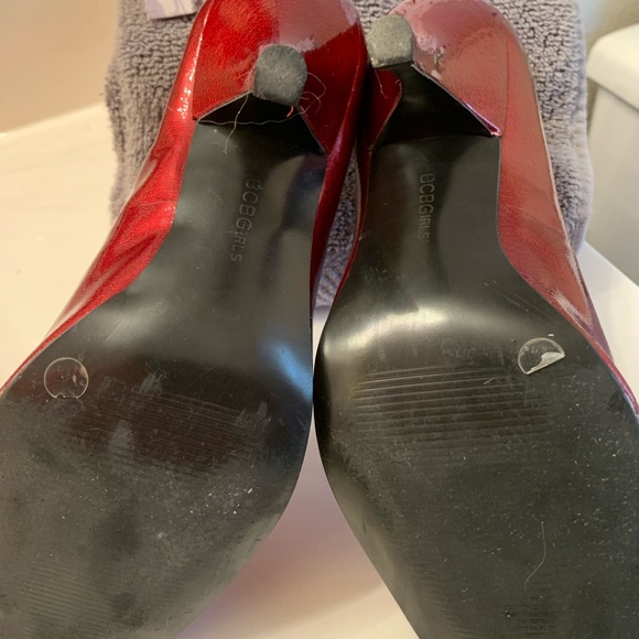 BCBG ruby red patent leather open toe heels 👠 - Picture 5 of 6